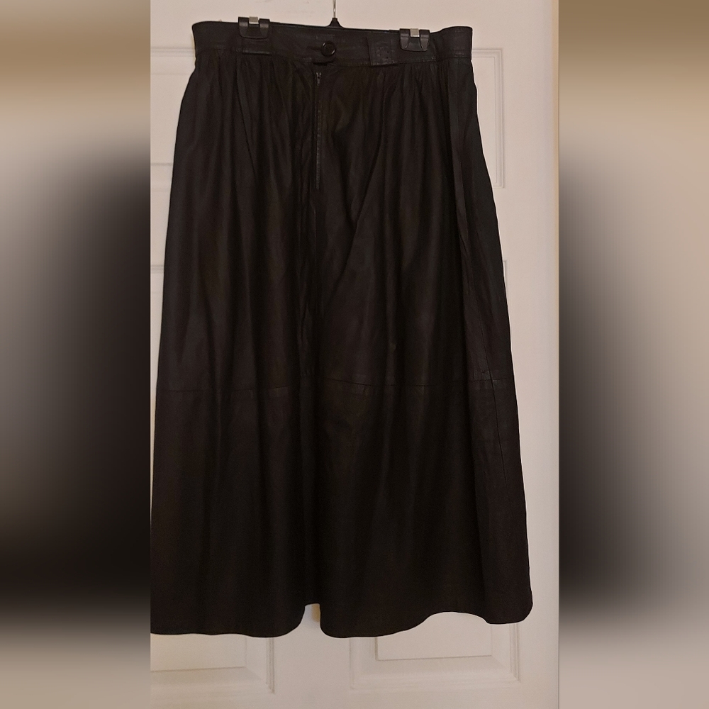 Chic leather Black Midi Skirt - Picture 7 of 12